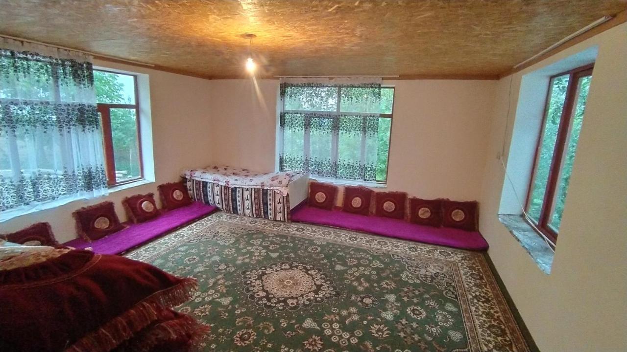 ホテル Panorama Arslanbob エクステリア 写真